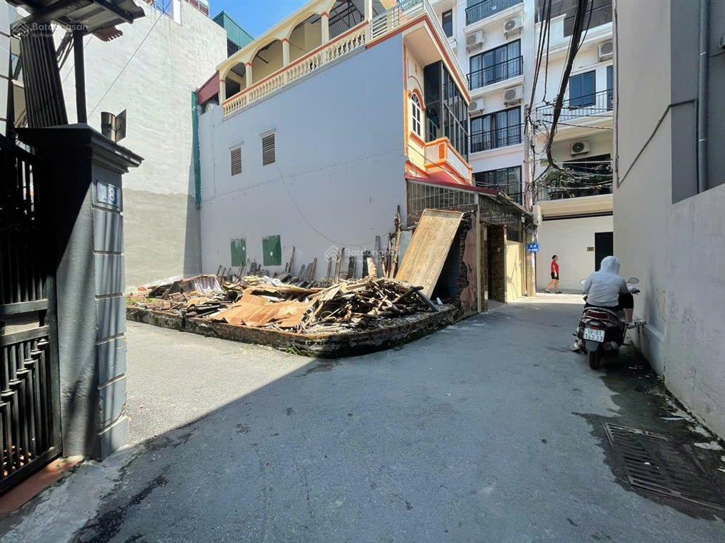 Hàng xóm trường cấp 3 tây hồ. dt 40m2 mảnh góc, ngõ ô tô vào nhà. ngõ thông, dân trí cao