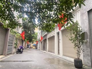 Bán liền kề 38 xuân la. đường ô tô tránh, thang máy, an ninh tốt. phù hợp người thích an toàn