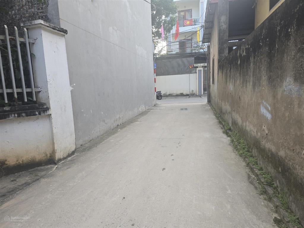 Bán đất vàng ciputra giáp kđt sunshine ngõ ô tô đỗ cửa phù hợp xây căn hộ dịch vụ.