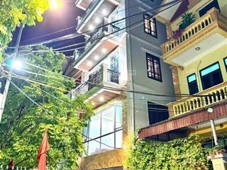 Bán nhà hiếm ngõ ô tô, view sân chơi, ô tô tránh vào nhà. 50m ra đường phạm văn đồng kinh doanh vp