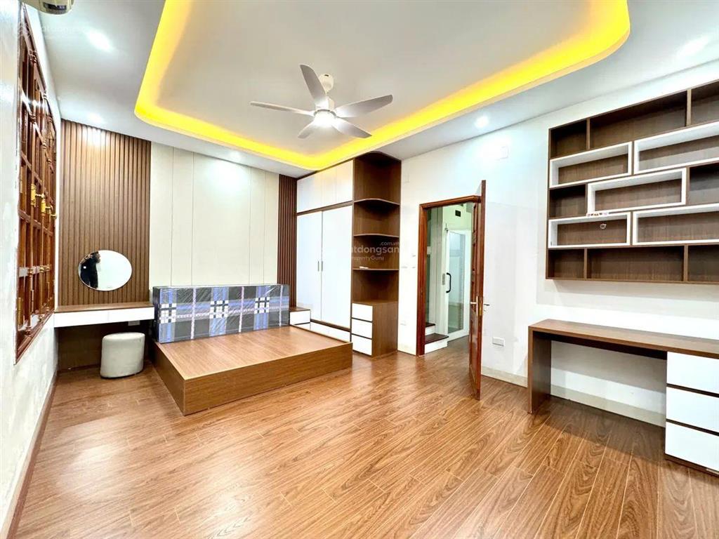 Bán nhà hiếm ngõ ô tô, view sân chơi, ô tô tránh vào nhà. 50m ra đường phạm văn đồng kinh doanh vp