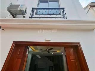 Bán nhà tây tựu, 33m2, 4 tầng, lô góc thoáng sáng, giao thông thuận tiện, vào ở ngay