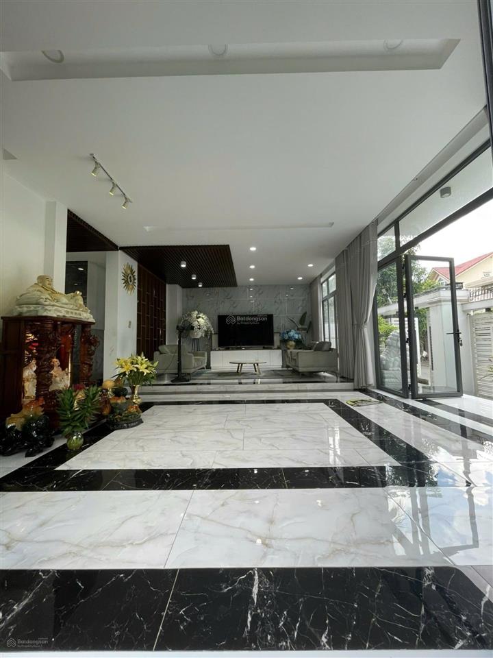 Biệt thự góc 3 mặt tiền 19x20m có hầm hồ cá koi tiền tỷ, thang máy khu biệt thự nam long q12