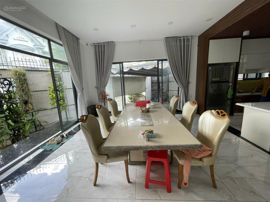 Biệt thự góc 3 mặt tiền 19x20m có hầm hồ cá koi tiền tỷ, thang máy khu biệt thự nam long q12