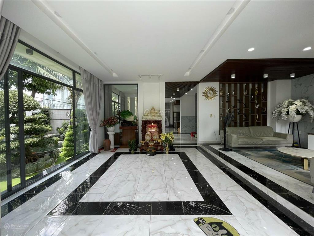 Biệt thự góc 3 mặt tiền 19x20m có hầm hồ cá koi tiền tỷ, thang máy khu biệt thự nam long q12