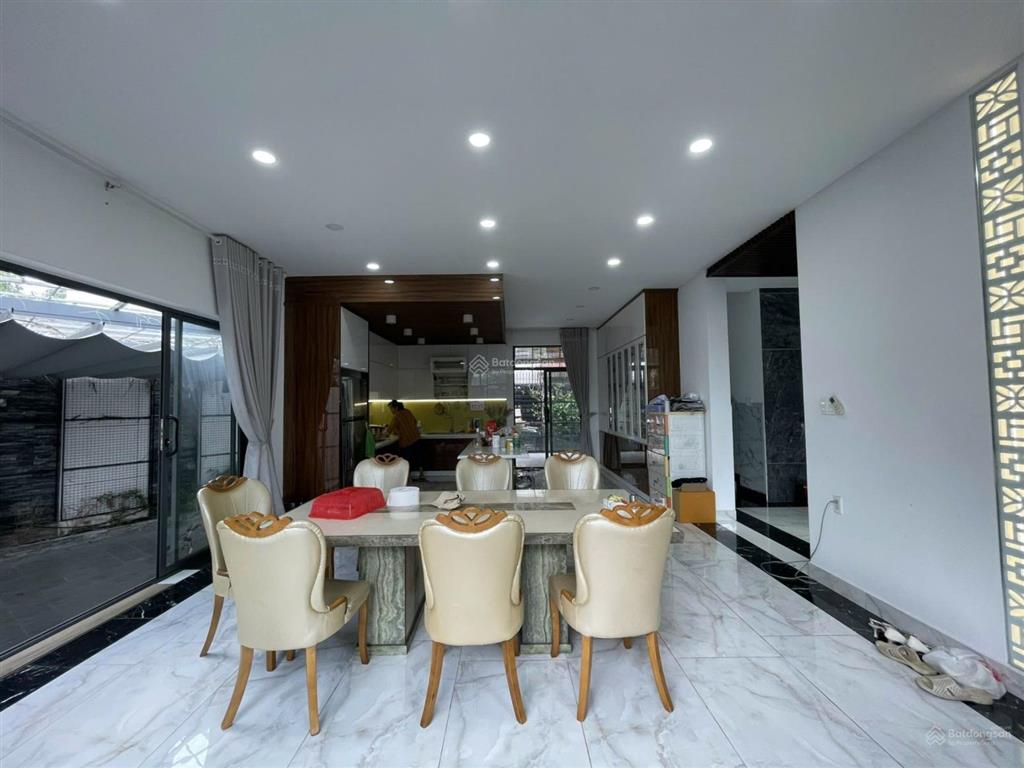 Biệt thự góc 3 mặt tiền 19x20m có hầm hồ cá koi tiền tỷ, thang máy khu biệt thự nam long q12