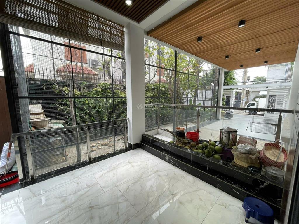 Biệt thự góc 3 mặt tiền 19x20m có hầm hồ cá koi tiền tỷ, thang máy khu biệt thự nam long q12