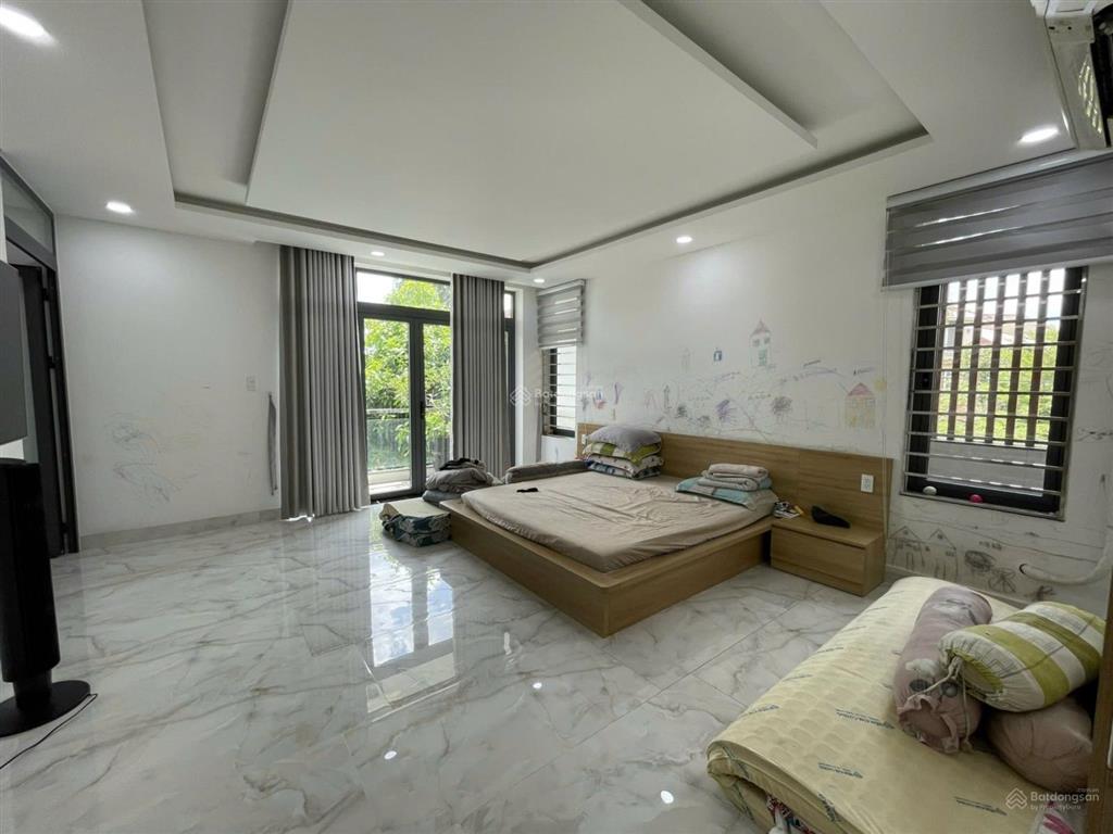 Biệt thự góc 3 mặt tiền 19x20m có hầm hồ cá koi tiền tỷ, thang máy khu biệt thự nam long q12