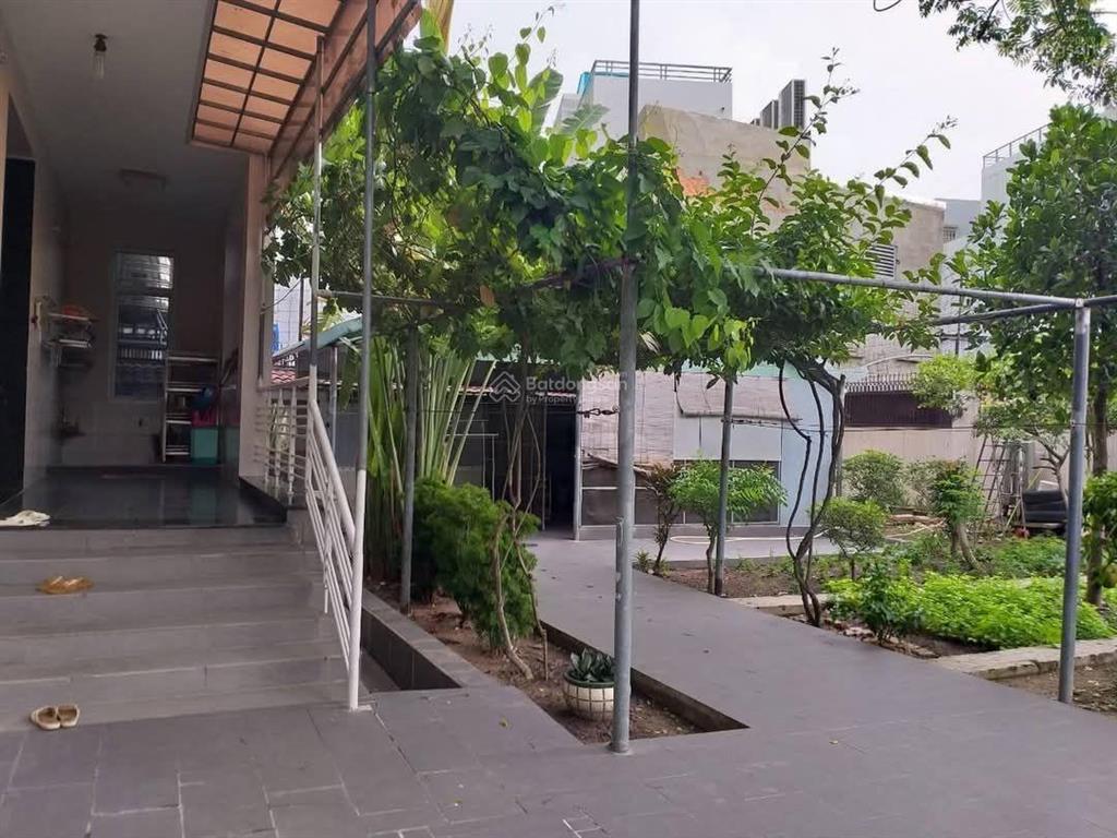 Biệt thự khủng 1080m2 (25x45m), 1hầm, 1lầu, 1áp mái, mặt tiền lê thị riêng, thới an, q12