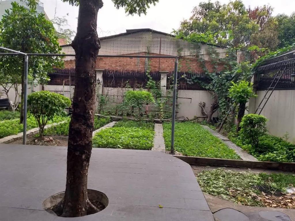 Biệt thự khủng 1080m2 (25x45m), 1hầm, 1lầu, 1áp mái, mặt tiền lê thị riêng, thới an, q12