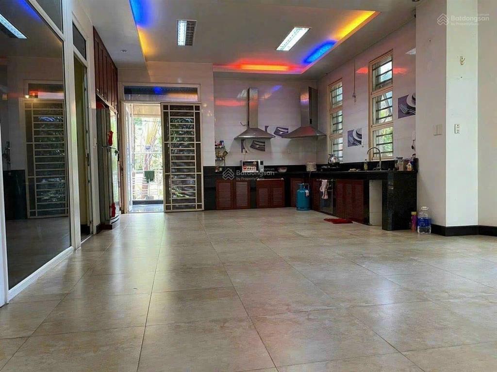 Biệt thự khủng 1080m2 (25x45m), 1hầm, 1lầu, 1áp mái, mặt tiền lê thị riêng, thới an, q12
