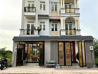 Nhà phố 4.4x19m 1trệt 3 lầu đường 12m thông khu nhà phố cao cấp hà đô lê thị riêng