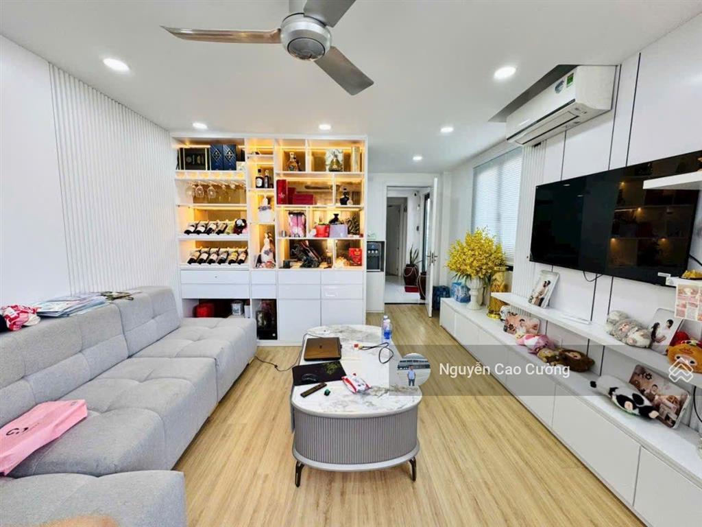 Nhà góc 3 mặt tiền có thang máy 4,8x17m đúc 1 lững, 4 lầu, nội thất hiện đại đẹp, tân chánh hiệp 3