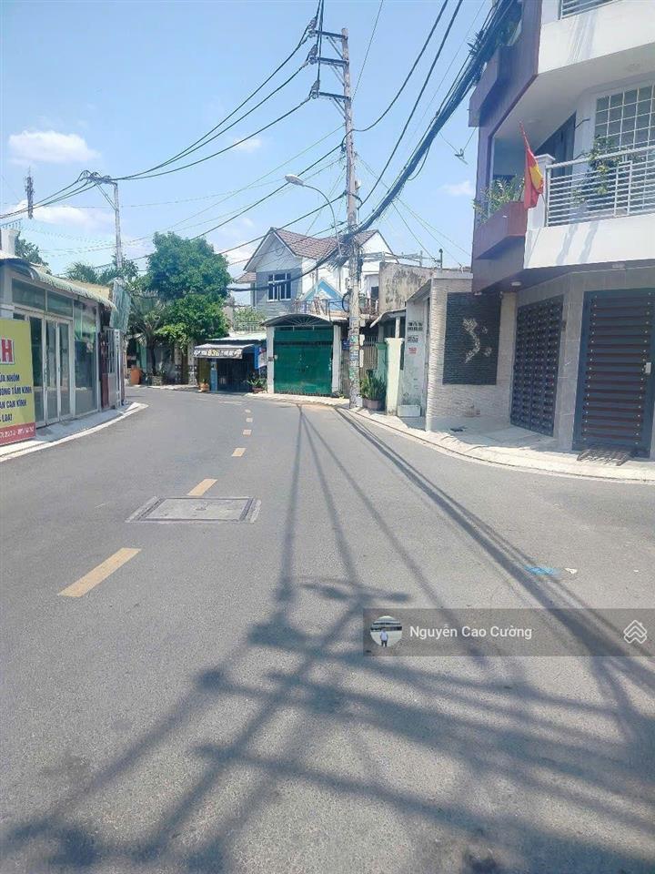 Nhà góc 3 mặt tiền có thang máy 4,8x17m đúc 1 lững, 4 lầu, nội thất hiện đại đẹp, tân chánh hiệp 3