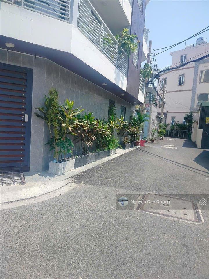 Nhà góc 3 mặt tiền có thang máy 4,8x17m đúc 1 lững, 4 lầu, nội thất hiện đại đẹp, tân chánh hiệp 3