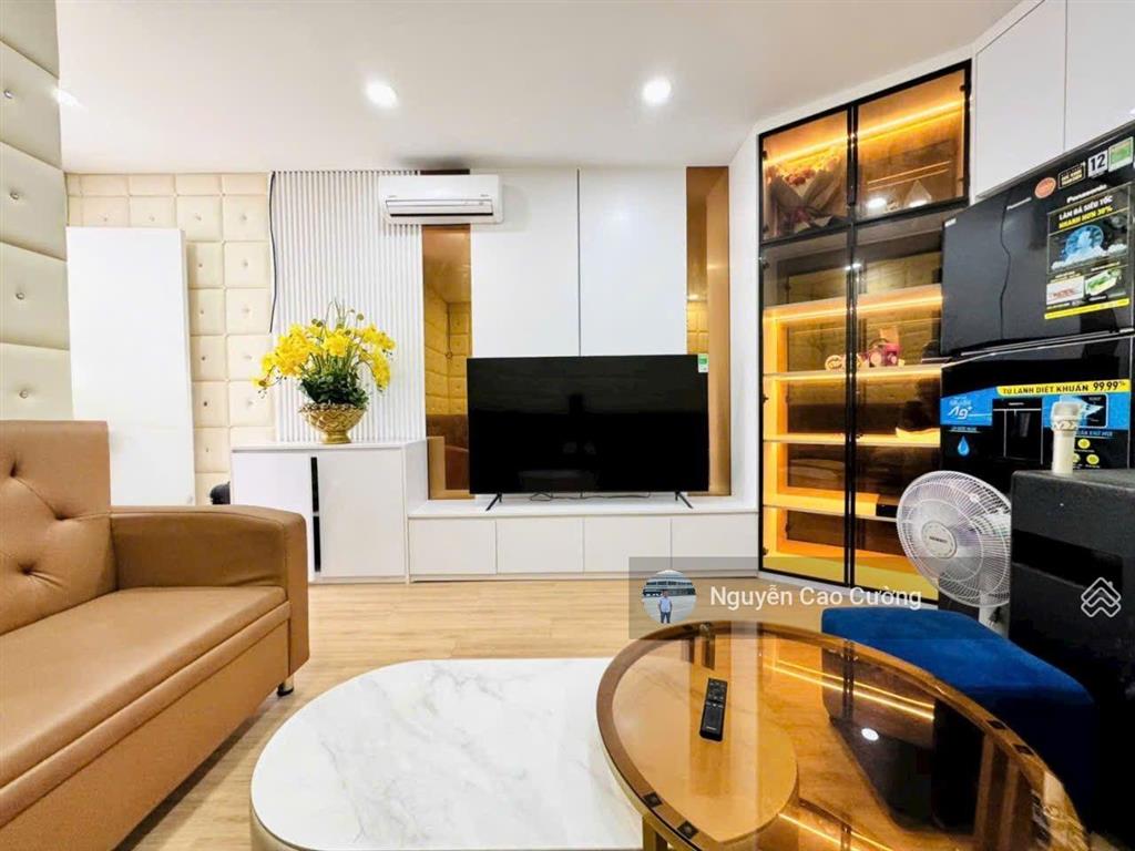 Nhà góc 3 mặt tiền có thang máy 4,8x17m đúc 1 lững, 4 lầu, nội thất hiện đại đẹp, tân chánh hiệp 3