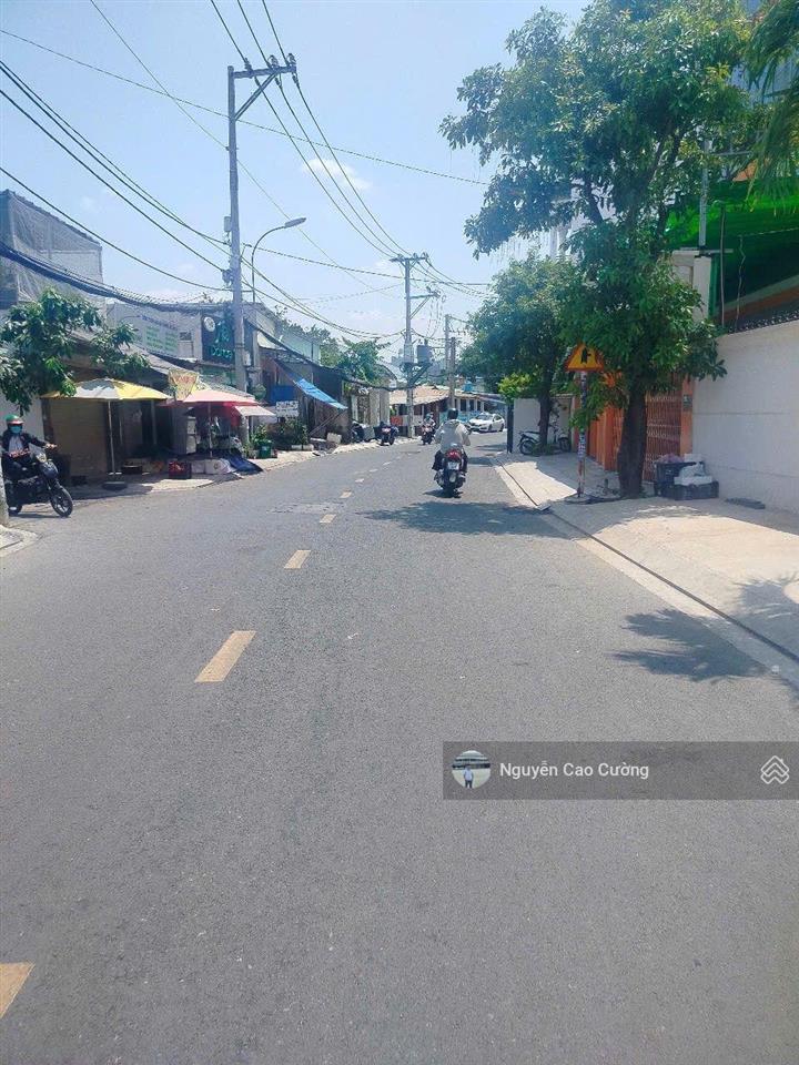 Nhà góc 3 mặt tiền có thang máy 4,8x17m đúc 1 lững, 4 lầu, nội thất hiện đại đẹp, tân chánh hiệp 3