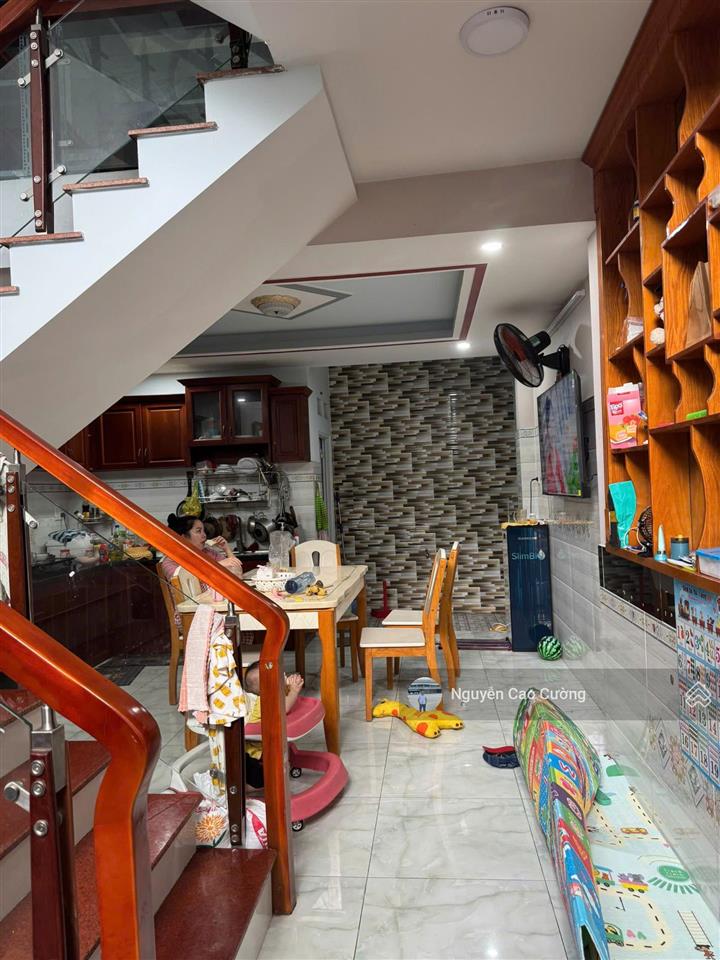 Nhà phố 4,1x14m nở hậu, đường 9m, 1 lững 2 lầu 1/ bùi văn ngữ, gần chợ hương lộ 80b