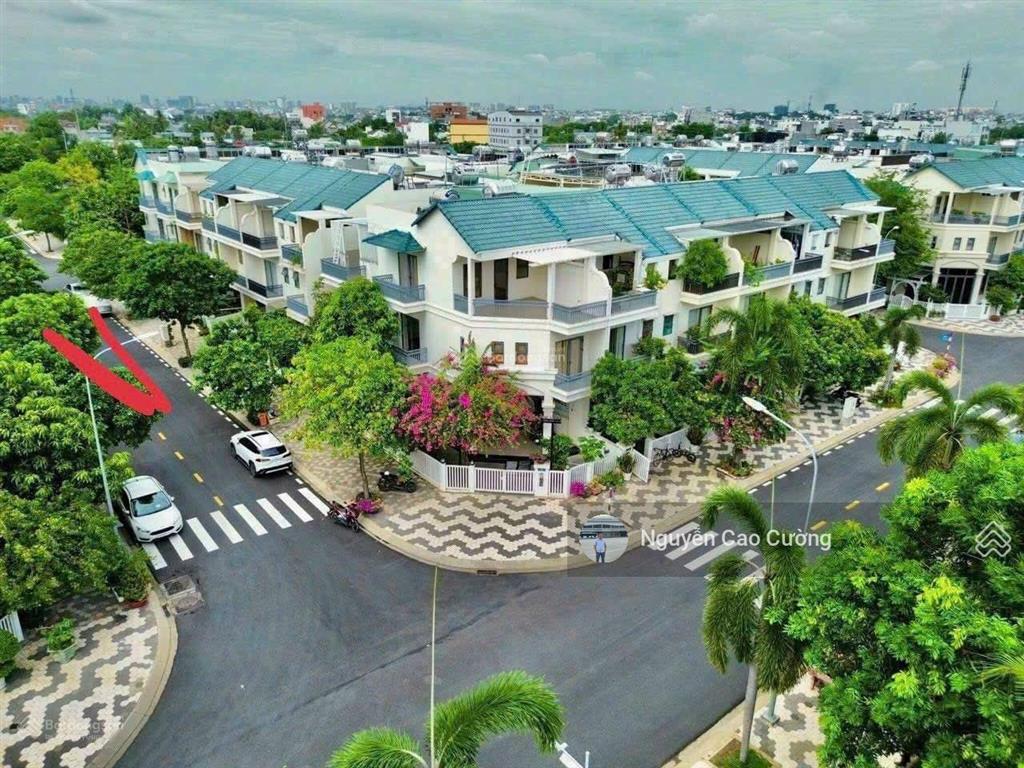 Bán biệt thự góc 2 mặt tiền  senturia vườn lài an phú đông q12