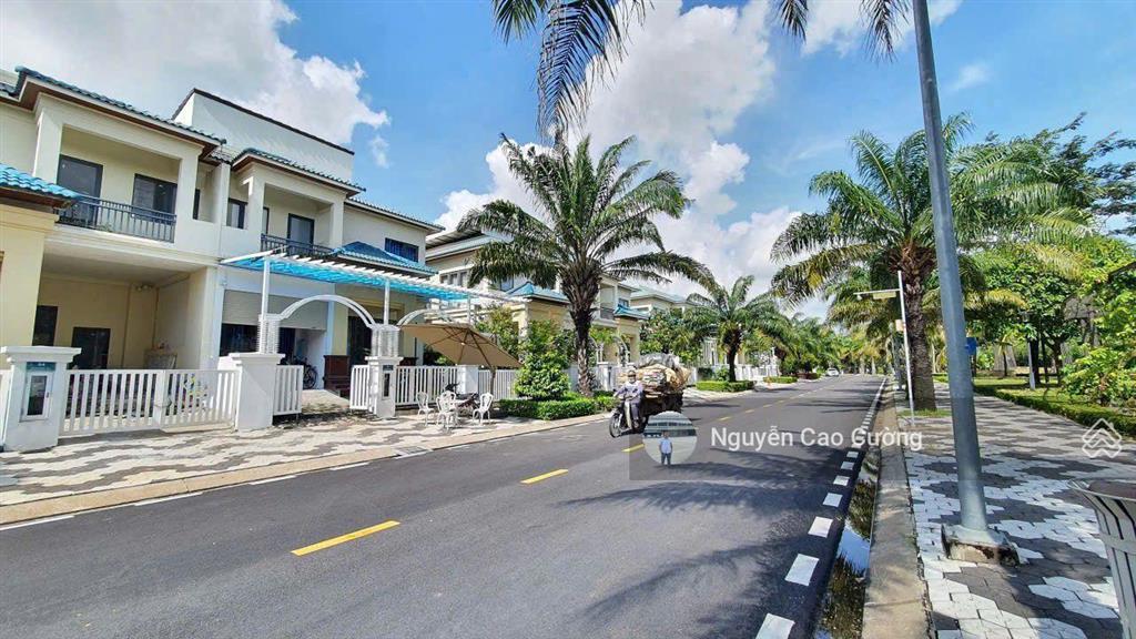 Bán biệt thự góc 2 mặt tiền  senturia vườn lài an phú đông q12