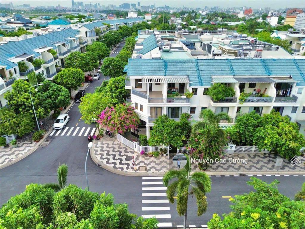 Bán biệt thự góc 2 mặt tiền  senturia vườn lài an phú đông q12
