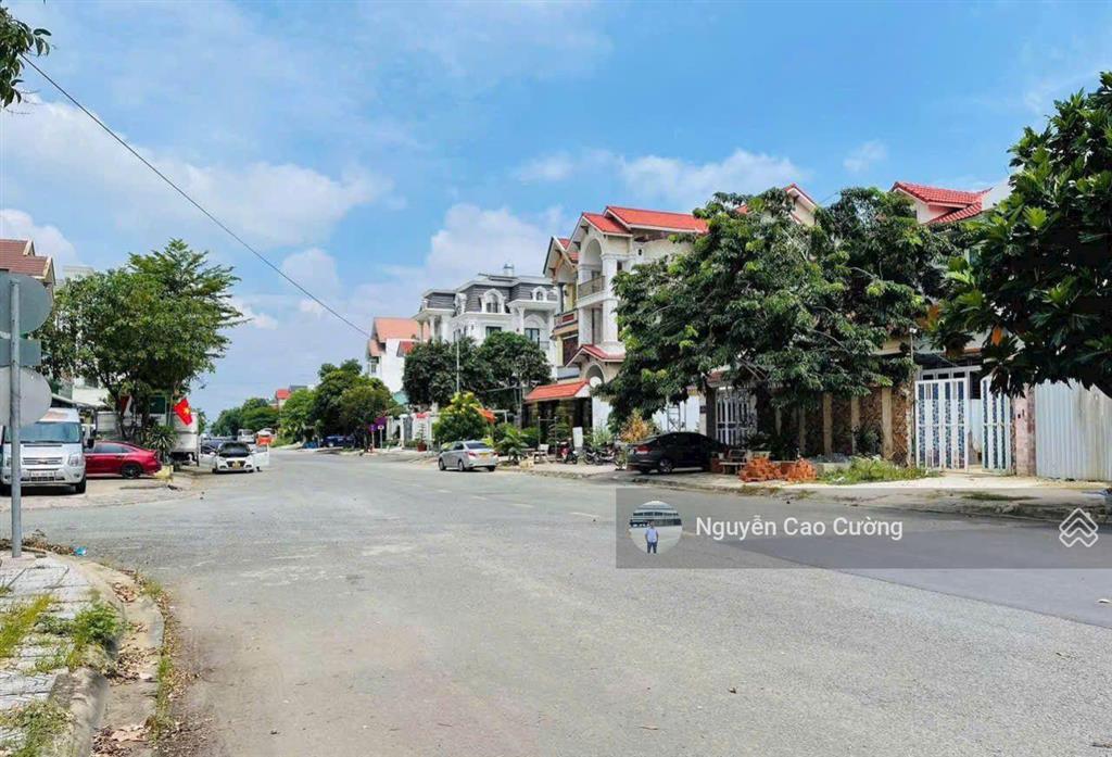 Biệt thự view sông 254m2 có thang máy, đường 20m, khu biệt thự kdc phú nhuận, lê thị riêng, thới an