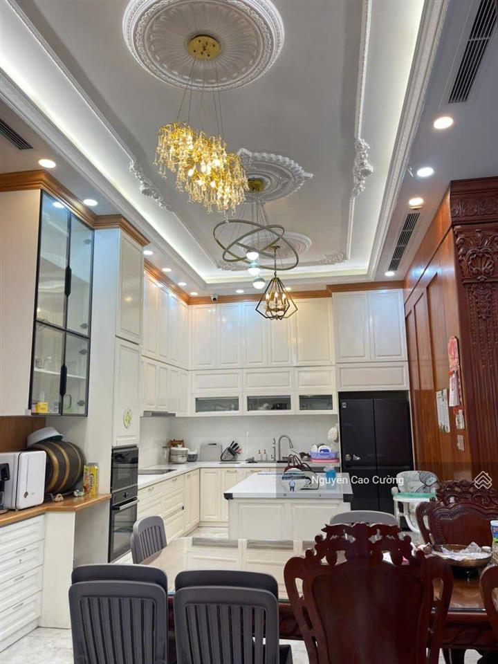 Biệt thự view sông 254m2 có thang máy, đường 20m, khu biệt thự kdc phú nhuận, lê thị riêng, thới an