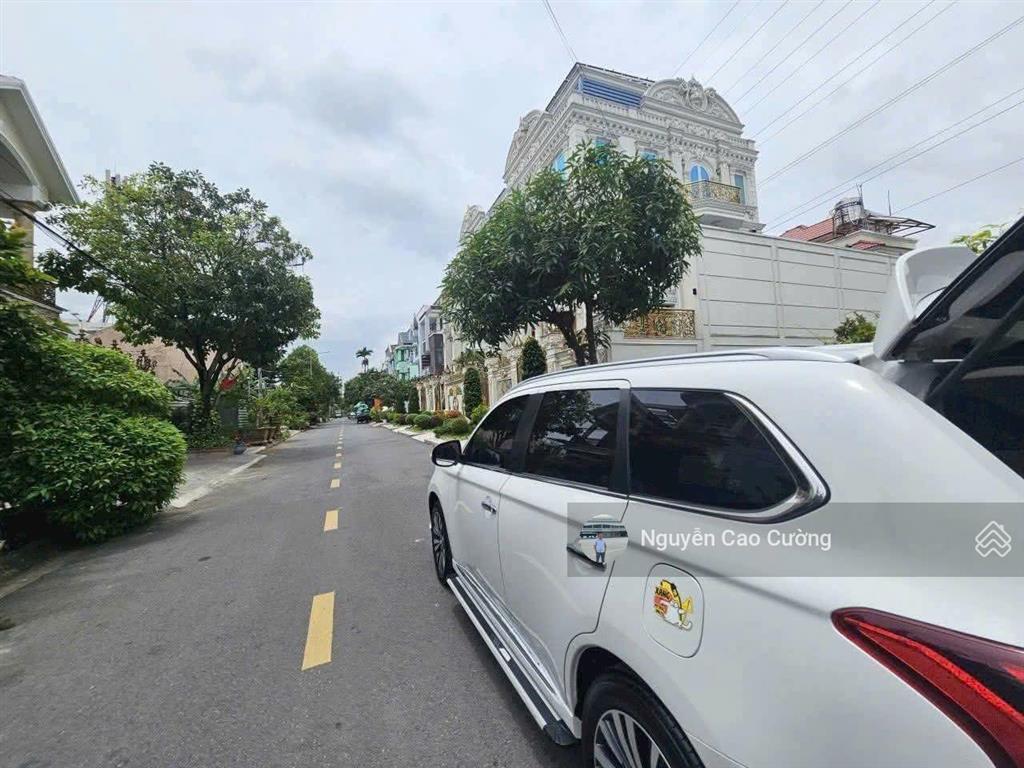 Biệt thự view sông 254m2 có thang máy, đường 20m, khu biệt thự kdc phú nhuận, lê thị riêng, thới an