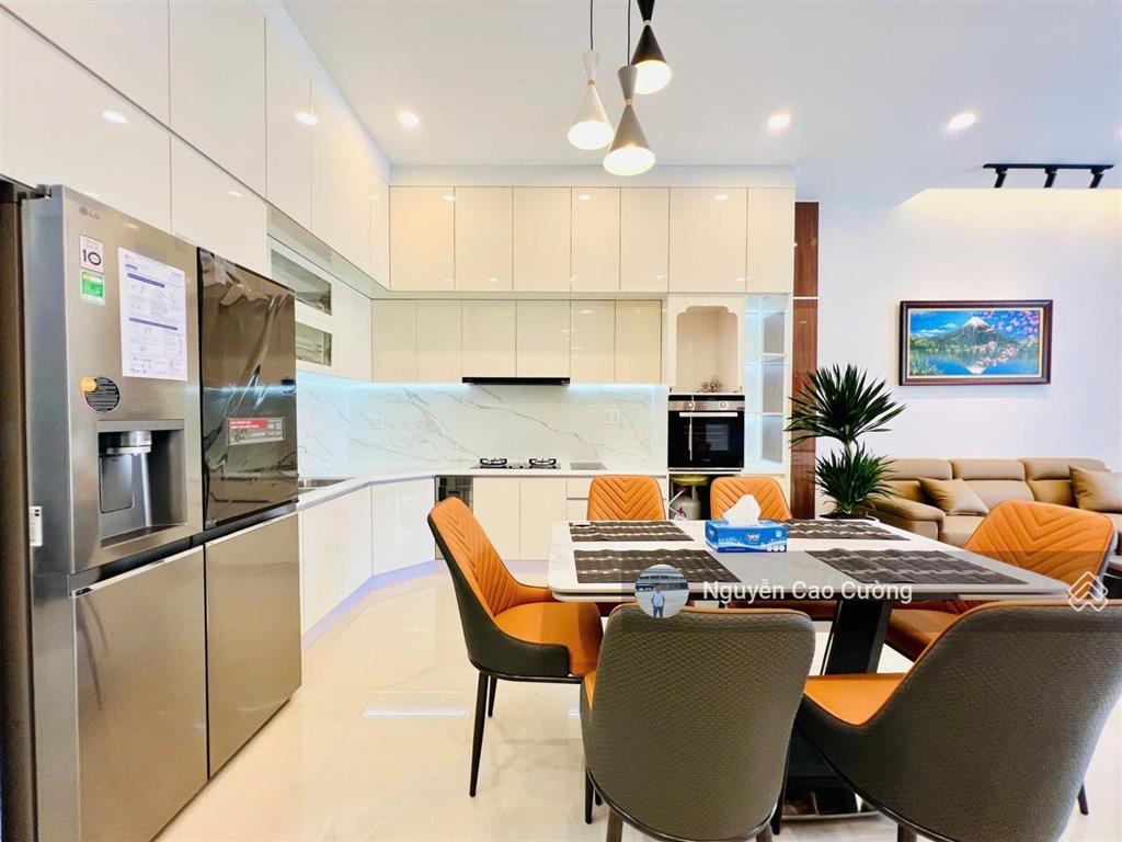 Siêu phẩm mặt tiền thang máy 5x25m đúc 5 tầng, nội thất nhập khẩu ý, đường hiệp thành 18, q12