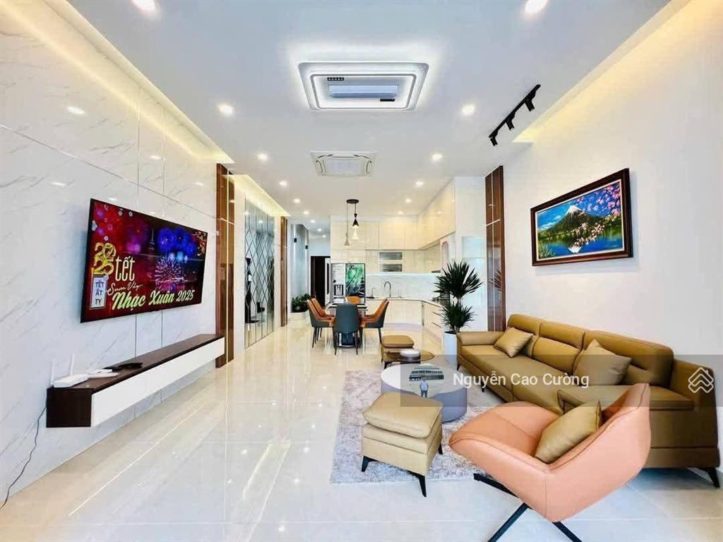 Siêu phẩm mặt tiền thang máy 5x25m đúc 5 tầng, nội thất nhập khẩu ý, đường hiệp thành 18, q12