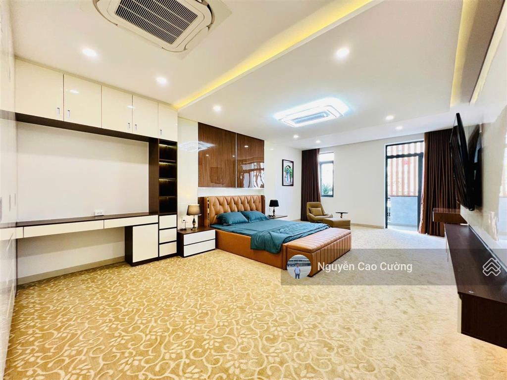 Siêu phẩm mặt tiền thang máy 5x25m đúc 5 tầng, nội thất nhập khẩu ý, đường hiệp thành 18, q12