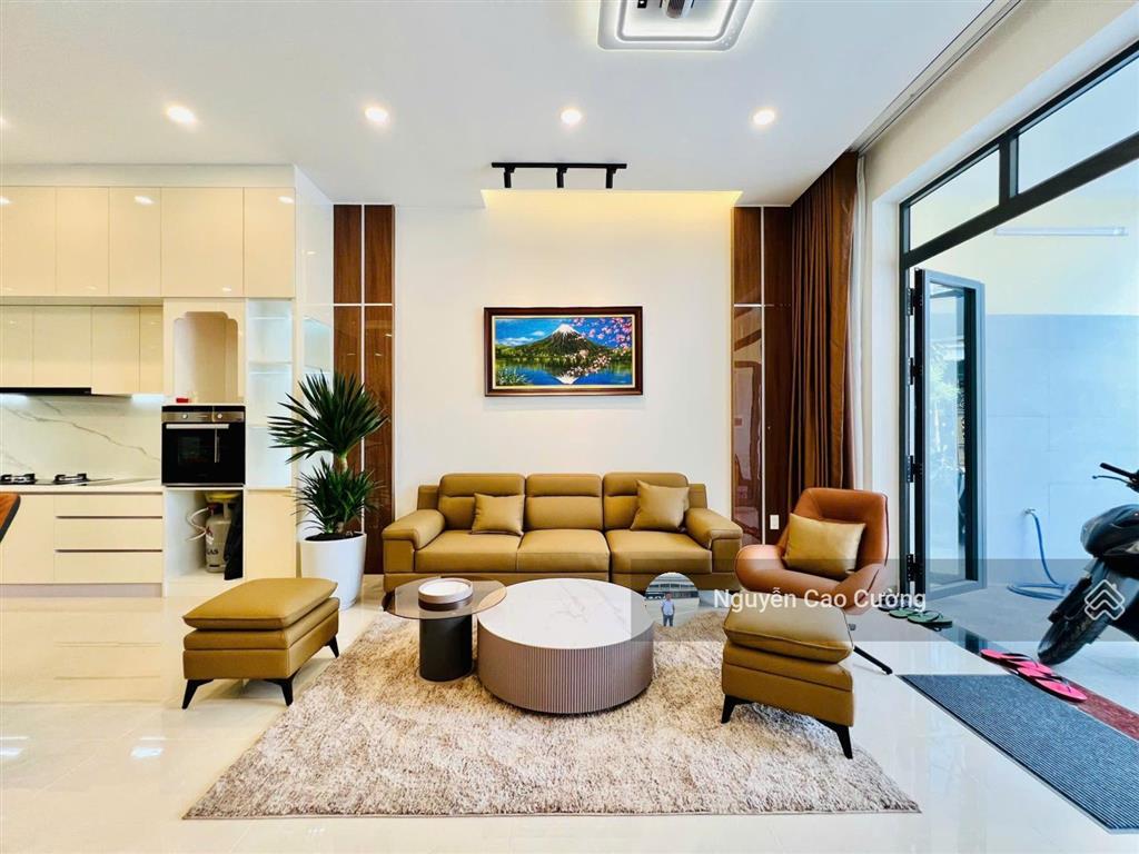 Siêu phẩm mặt tiền thang máy 5x25m đúc 5 tầng, nội thất nhập khẩu ý, đường hiệp thành 18, q12