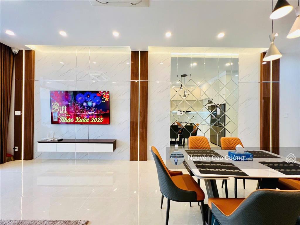 Siêu phẩm mặt tiền thang máy 5x25m đúc 5 tầng, nội thất nhập khẩu ý, đường hiệp thành 18, q12
