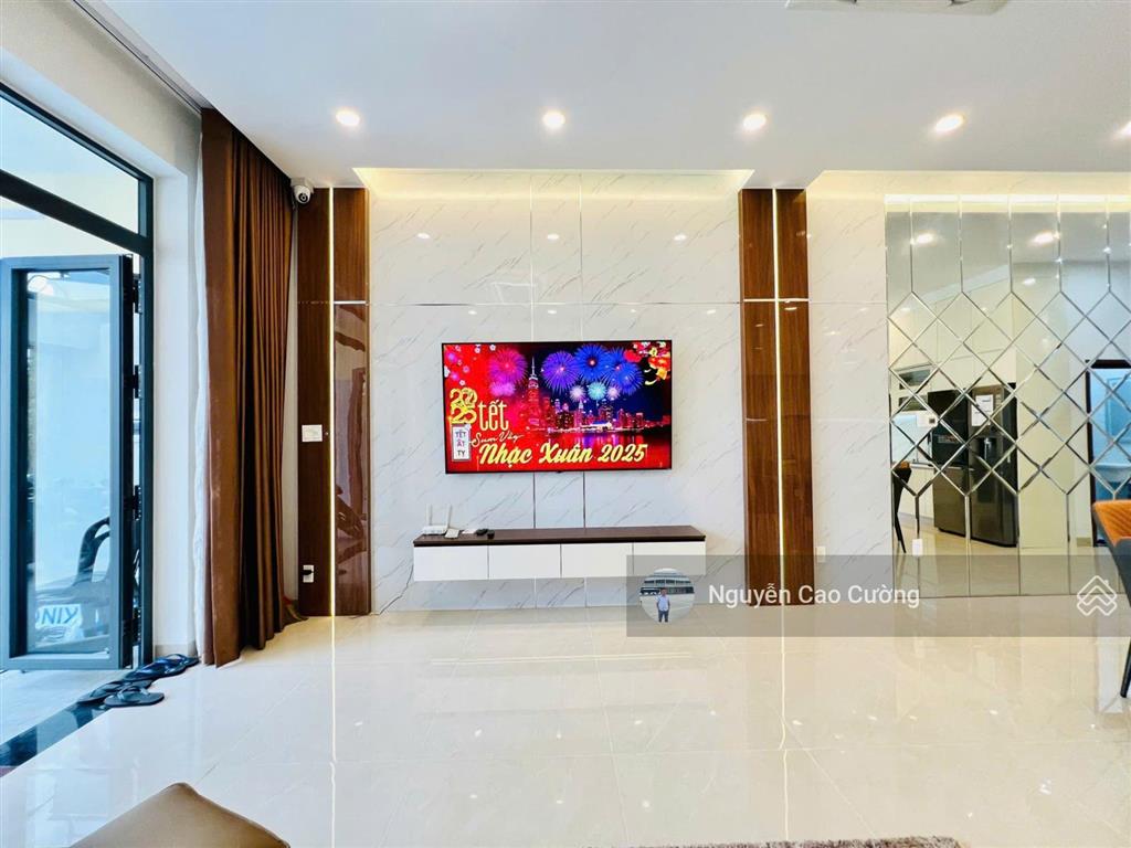 Siêu phẩm mặt tiền thang máy 5x25m đúc 5 tầng, nội thất nhập khẩu ý, đường hiệp thành 18, q12