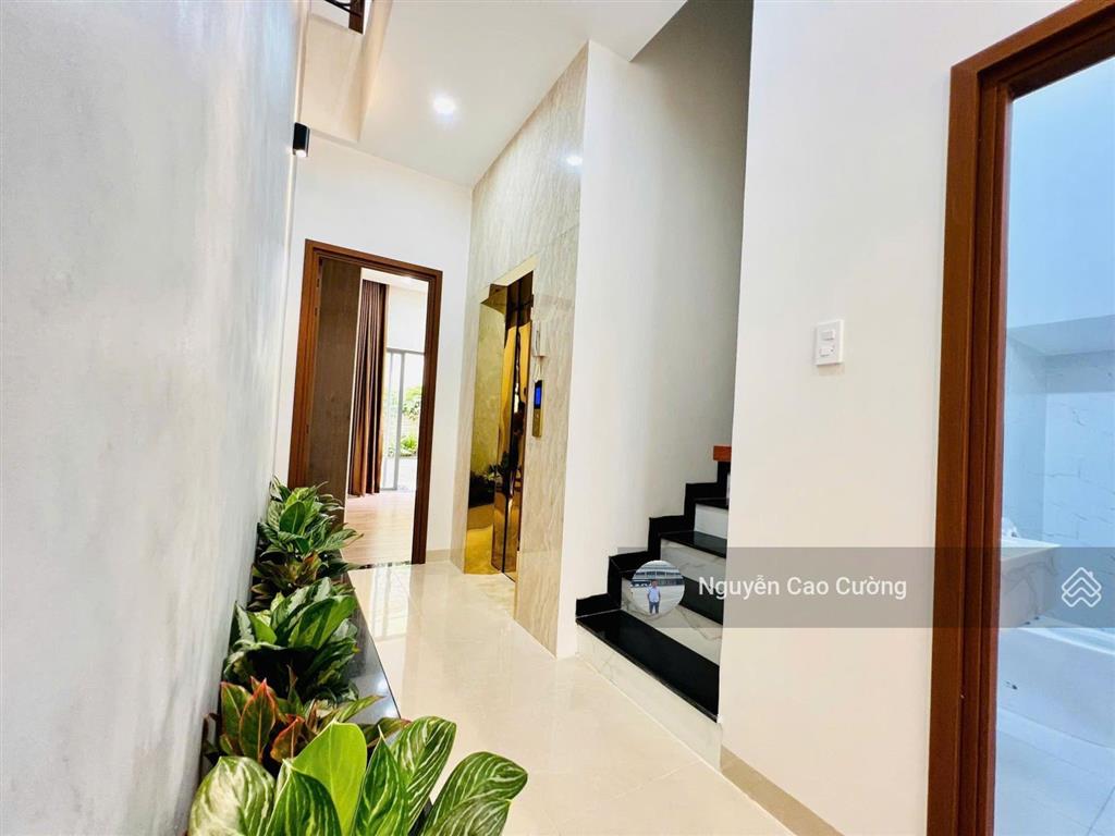 Siêu phẩm mặt tiền thang máy 5x25m đúc 5 tầng, nội thất nhập khẩu ý, đường hiệp thành 18, q12