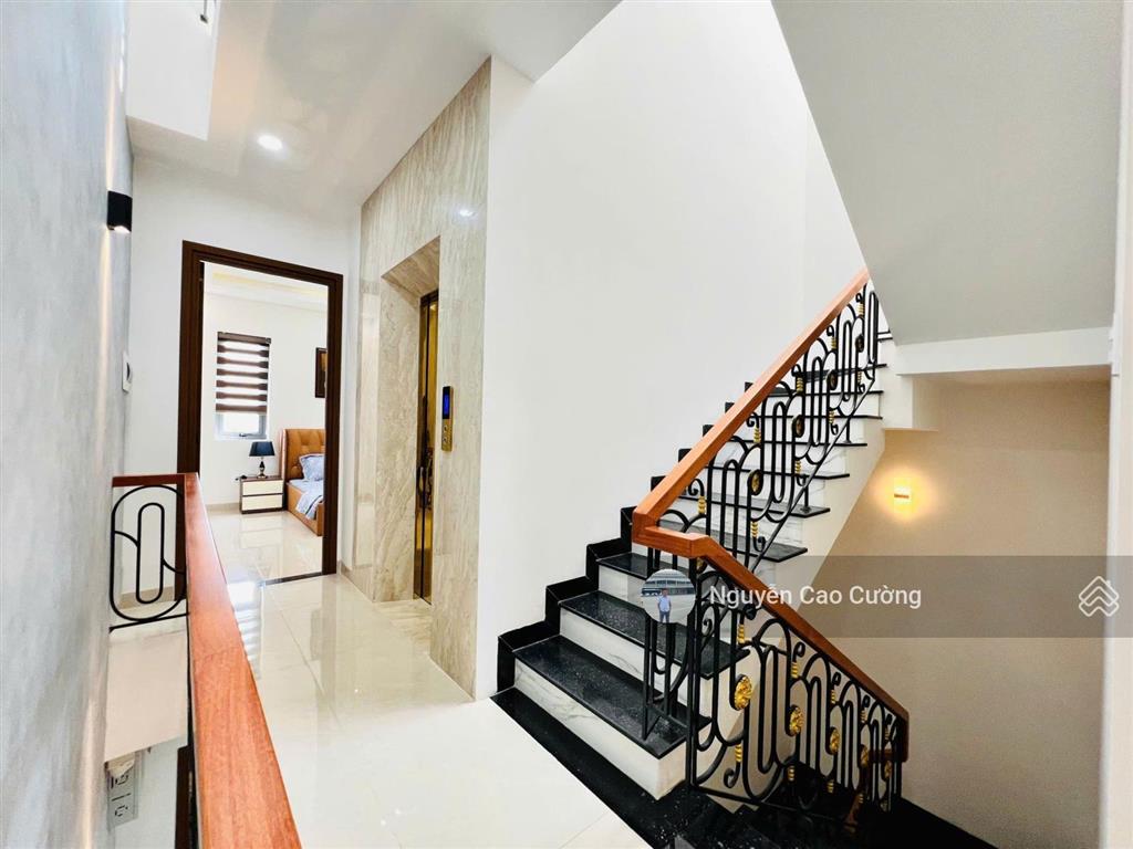 Siêu phẩm mặt tiền thang máy 5x25m đúc 5 tầng, nội thất nhập khẩu ý, đường hiệp thành 18, q12
