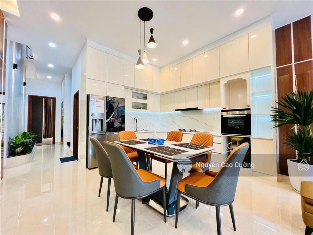 Siêu phẩm mặt tiền thang máy 5x25m đúc 5 tầng, nội thất nhập khẩu ý, đường hiệp thành 18, q12