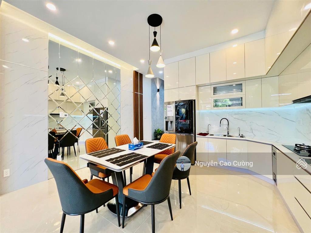 Siêu phẩm mặt tiền thang máy 5x25m đúc 5 tầng, nội thất nhập khẩu ý, đường hiệp thành 18, q12