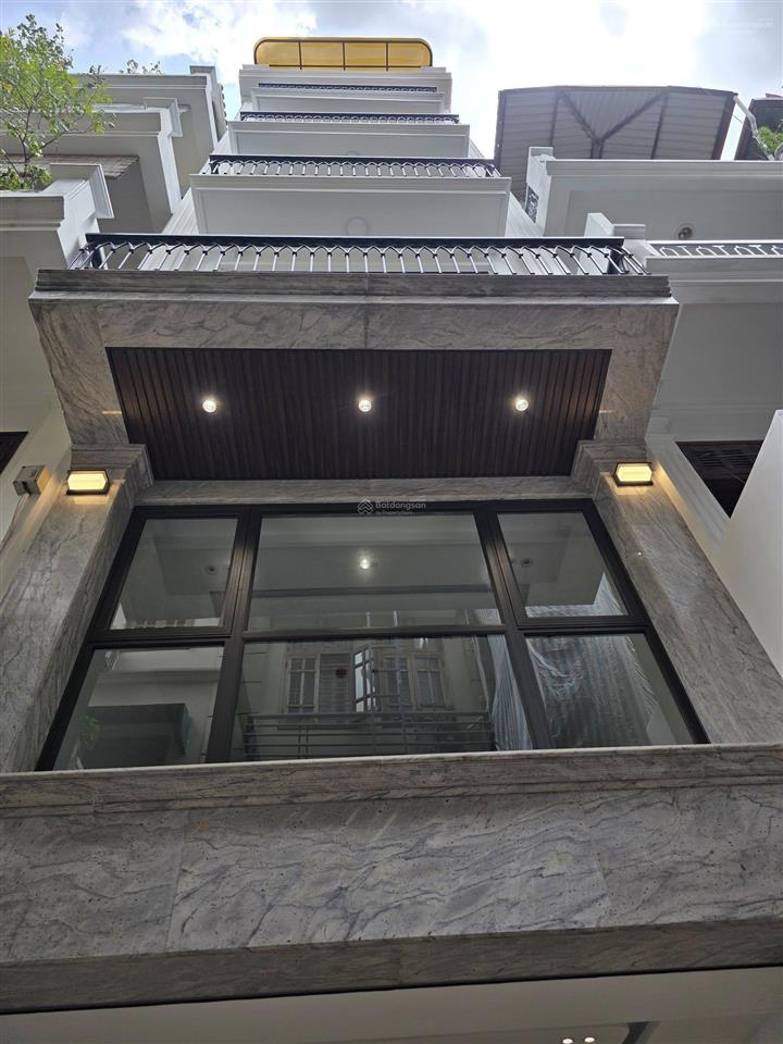 Nhà đẹp 7 tầng, thang máy, 65m, ở sướng, kinh doanh đỉnh cao, ô tô vào nhà, hoàng quốc việt