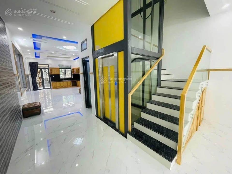 Bán nhà 1 trệt 4 lầu 2 mặt tiền, đường lạc long quân p.vũng tàu , giá 16 tỷ 500