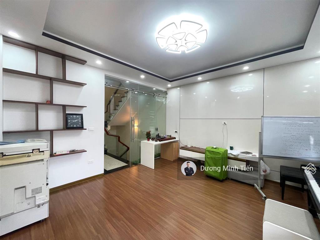 Nhà 5 tầng thang máy tuyến 3 lê hồng phong  95m2  đường 12m