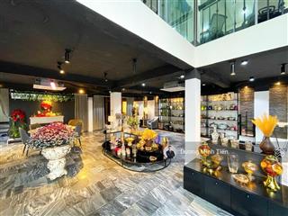 Toà nhà 7 tầng tuyến 2 bùi viện  110m2 ngang 8.5m  lô 3 mặt thoáng