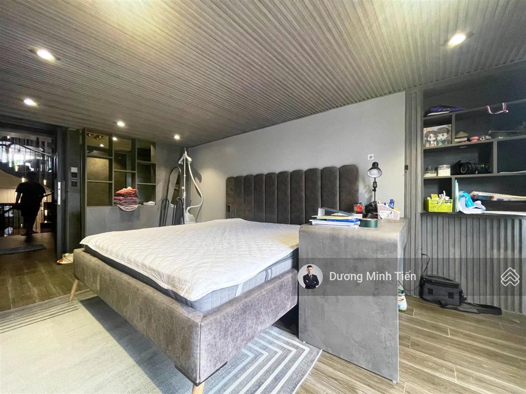Nhà 5 tầng thang máy mặt đường phố cấm  120m2  nội thất cao cấp