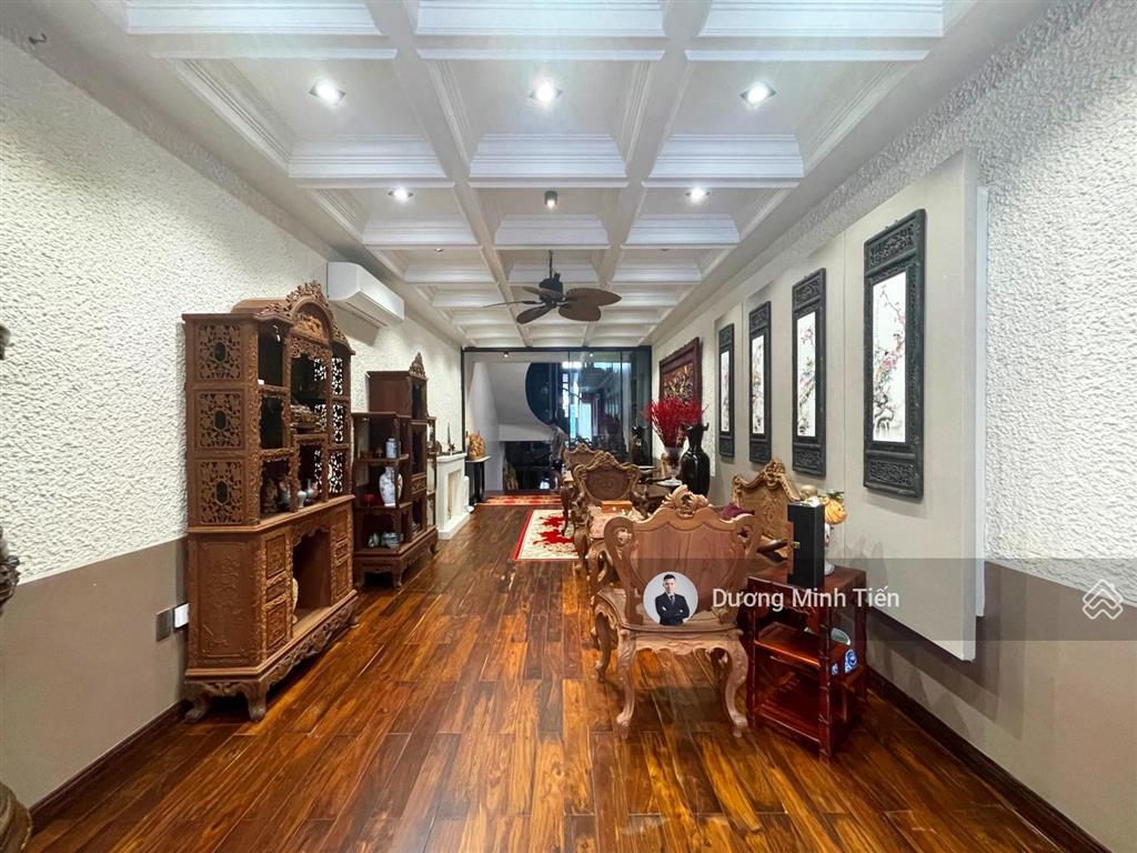 Nhà 5 tầng thang máy mặt đường phố cấm  120m2  nội thất cao cấp