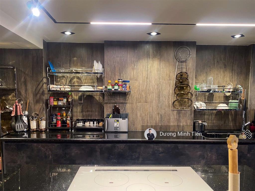 Nhà 5 tầng thang máy mặt đường phố cấm  120m2  nội thất cao cấp