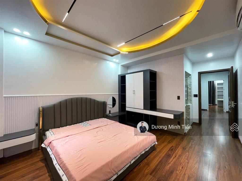 Nhà 5 tầng thang máy tuyến 2 trung lực  65m2  hướng nam