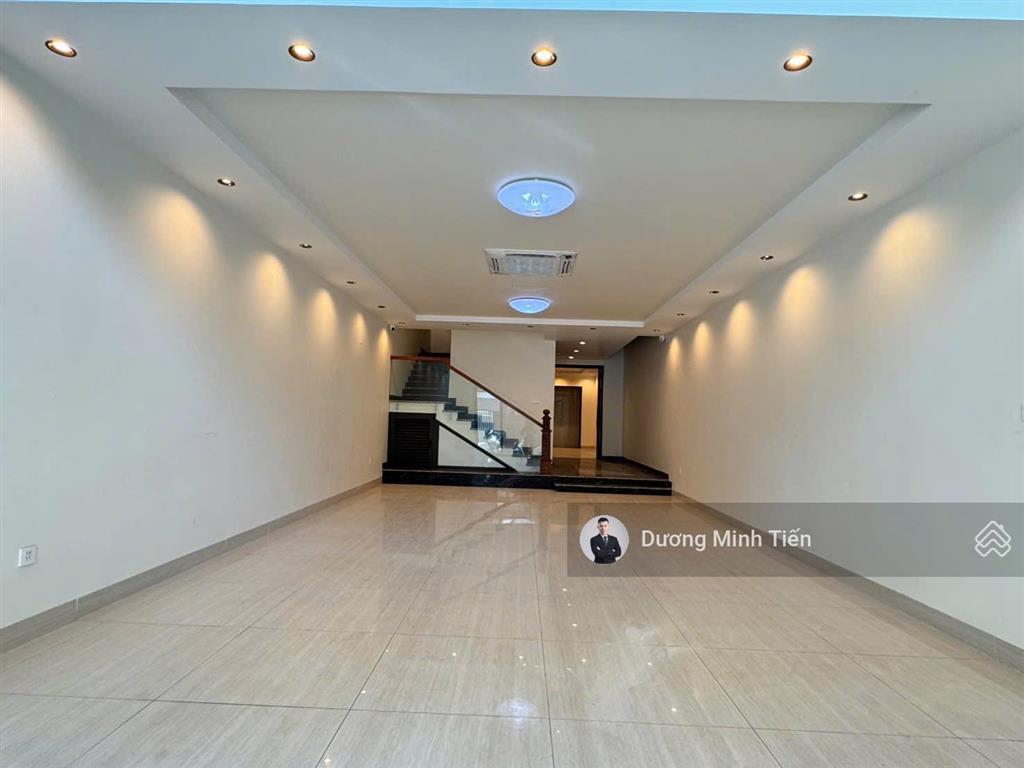 Nhà 4.5 tầng thang máy mặt đường tiền phong 143m2 ngang 5.5m nội thất cao cấp