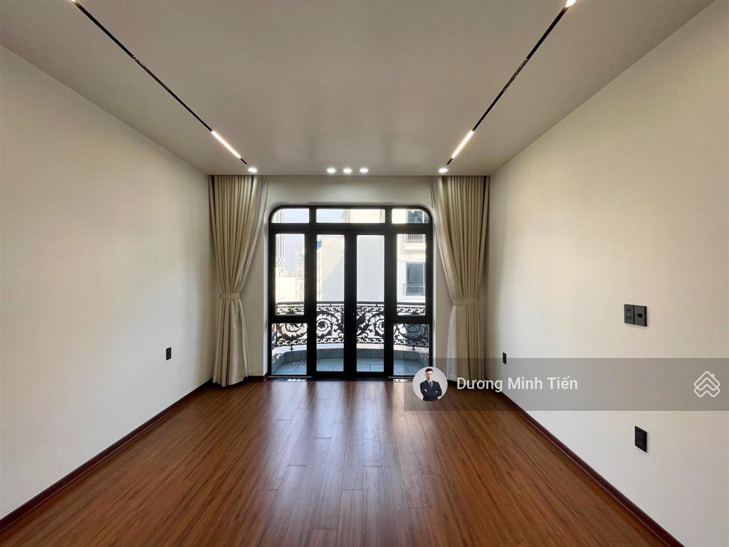 Nhà 6 tầng thang máy tđc cây đa sau toà án  đường 15m  nội thất cao cấp