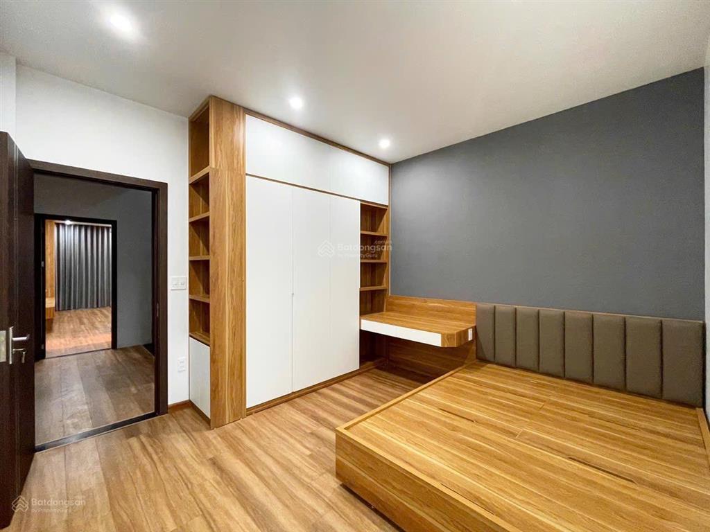 Nhà 5 tầng thang máy tđc lê hồng phong  60m2  đông nam