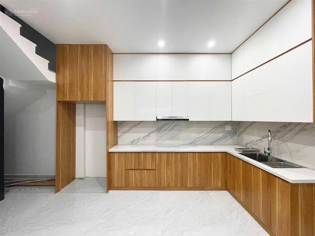 Nhà 5 tầng thang máy tđc lê hồng phong  60m2  đông nam